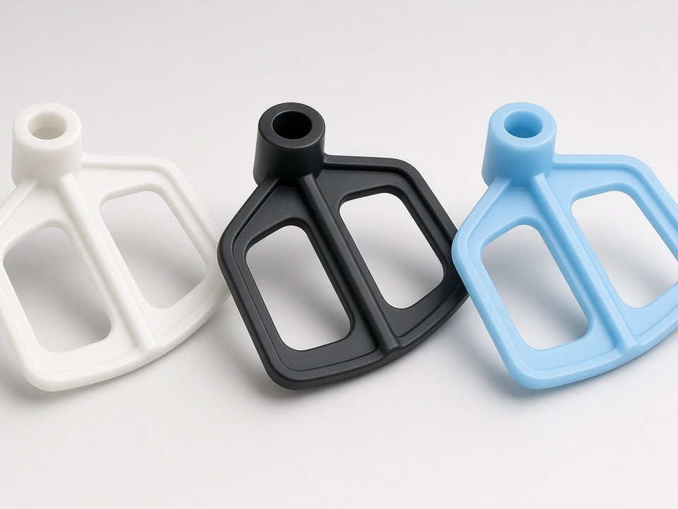 Pala per miscelatore in plastica lavorata a CNC con foro del mozzo e profilo della lama
